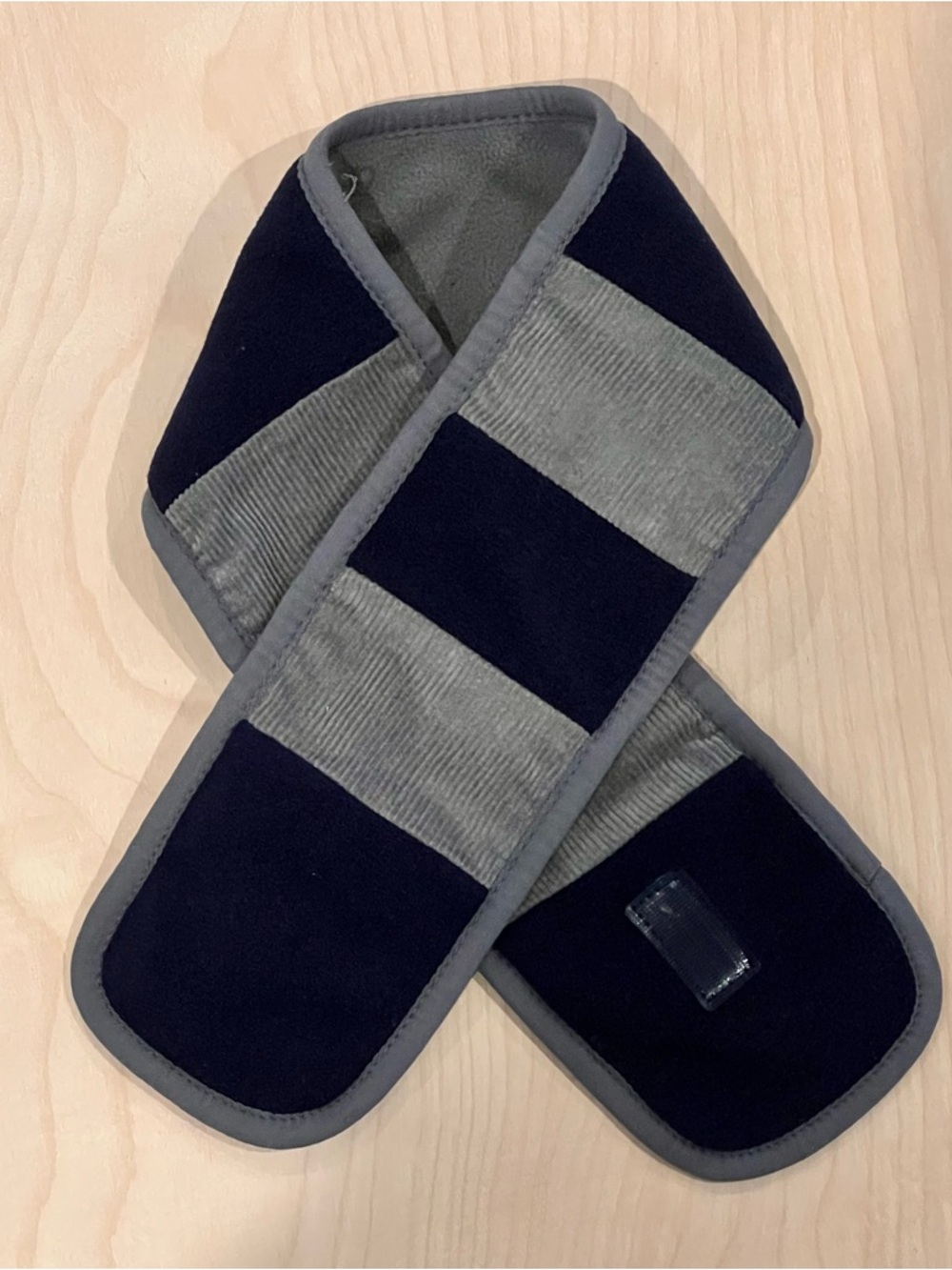 Baby Gap Gray and Navy Fleece Scarf NWOT